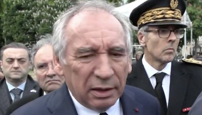 Lire la suite à propos de l’article Attaque au couteau à Nantes : François Bayrou appelle à bannir les armes blanches des établissements