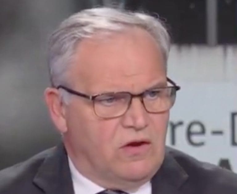 Lire la suite à propos de l’article Attaque au couteau à Nantes : François-Noël Buffet ouvre la voie à des contrôles renforcés dans les lycées