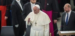 Lire la suite à propos de l’article Mort du pape François : Le pontife jésuite proche des élites mondialistes meurt un lundi de Pâques