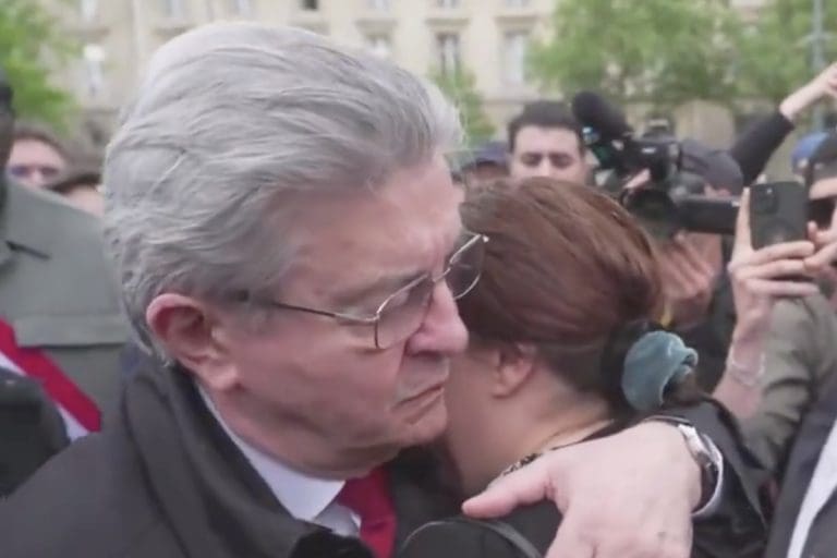 Lire la suite à propos de l’article Paris : Mélenchon ému aux larmes lors du rassemblement contre l’islamophobie place de la République