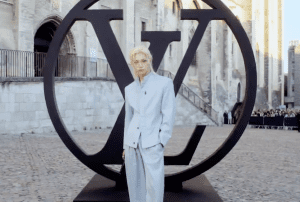 Lire la suite à propos de l’article Avignon : Louis Vuitton fait défiler les stars au Palais des Papes