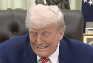 Lire la suite à propos de l’article États-Unis : Donald Trump ironise sur la vidéo virale d’Emmanuel et Brigitte Macron depuis le Bureau ovale