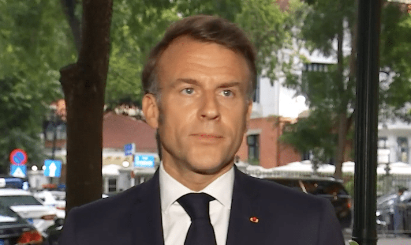 You are currently viewing Fake news, extrêmes et réseaux prorusses : Macron accuse après la vidéo virale