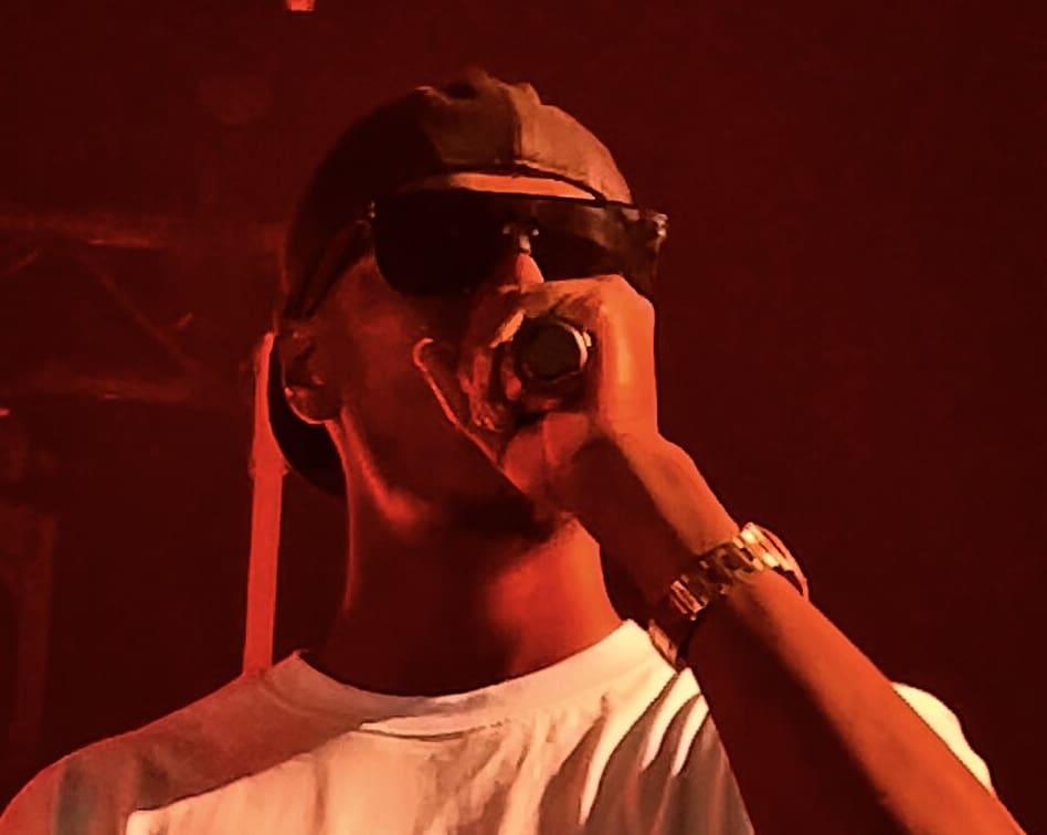 You are currently viewing Le rappeur WeRenoi est mort à 31 ans, victime d’une défaillance cardiaque