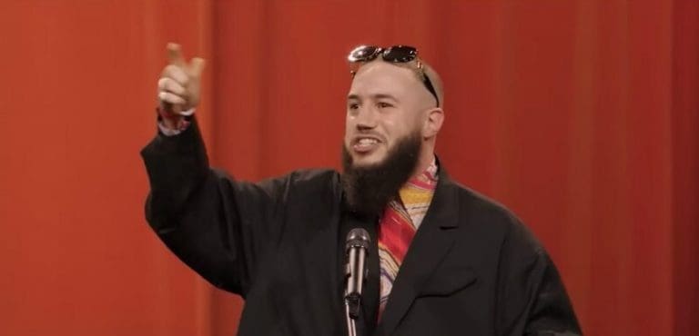 Lire la suite à propos de l’article Les Flammes 2025 : Cyril Hanouna critiqué en direct, W9 interrompt une séquence polémique