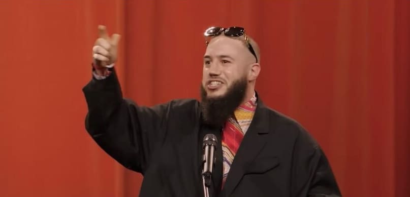 You are currently viewing Les Flammes 2025 : Cyril Hanouna critiqué en direct, W9 interrompt une séquence polémique