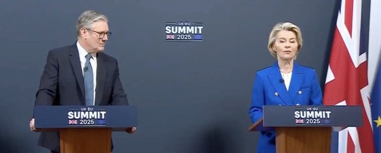 Lire la suite à propos de l’article Londres : Le nouveau partenariat Royaume-Uni – UE entre réconciliation stratégique et polémique nationale
