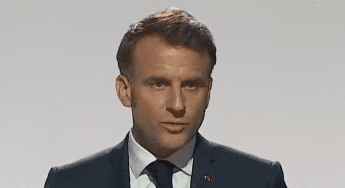 You are currently viewing Macron VS Poutine : Une accusation de révisionnisme qui masque les réécritures historiques du président français