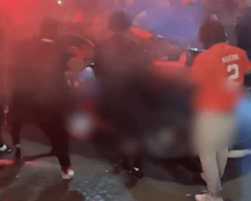 You are currently viewing Paris : Une voiture fonce sur des supporters du PSG près des Champs-Élysées, un blessé grave et 43 interpellations