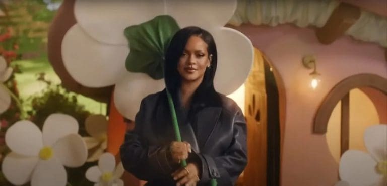 Lire la suite à propos de l’article Rihanna signe son grand retour musical avec un titre pour le film « Les Schtroumpfs »