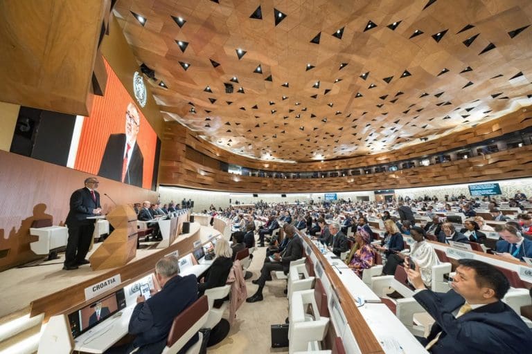 Lire la suite à propos de l’article Santé mondiale : l’Assemblée de l’OMS adopte un accord « historique » sur les pandémies