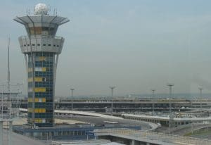 Lire la suite à propos de l’article Trafic aérien : 40 % des vols annulés à Paris-Orly après une panne majeure du contrôle aérien