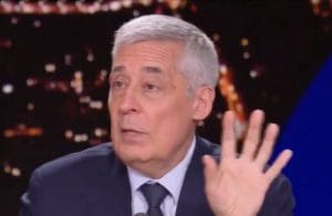 Lire la suite à propos de l’article Voile pour mineure : Même Henri Guaino juge la proposition de Gabriel Attal « complètement démente »