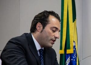 Lire la suite à propos de l’article Bourse : le titre Stellantis chute alors que le nouveau PDG Antonio Filosa évite un remaniement profond