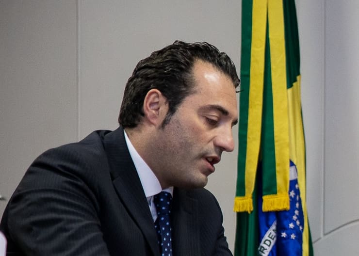 You are currently viewing Bourse : le titre Stellantis chute alors que le nouveau PDG Antonio Filosa évite un remaniement profond