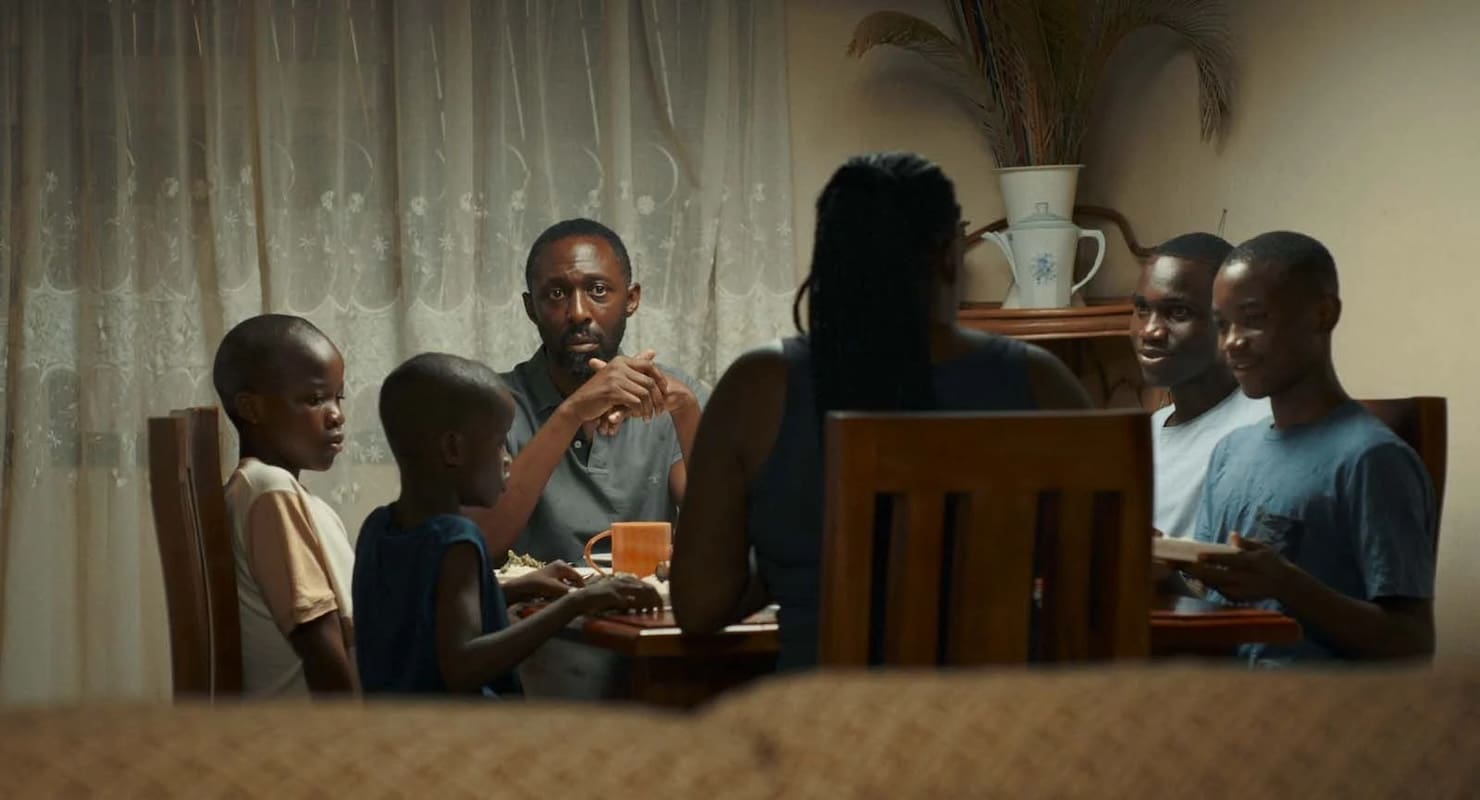 You are currently viewing Cinéma : Avec Indomptables, Thomas Ngijol signe un polar poignant et personnel au cœur du Cameroun