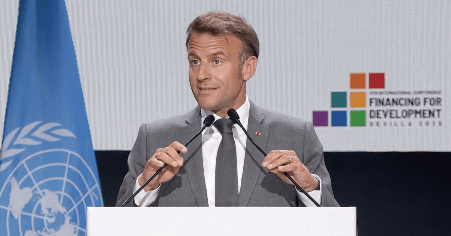 You are currently viewing Emmanuel Macron appelle à une refonte du financement du développement lors de la conférence de Séville