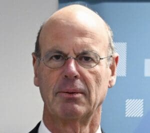 Lire la suite à propos de l’article Éric Lombard accusé par Le Canard Enchaîné d’avoir sous-évalué son patrimoine