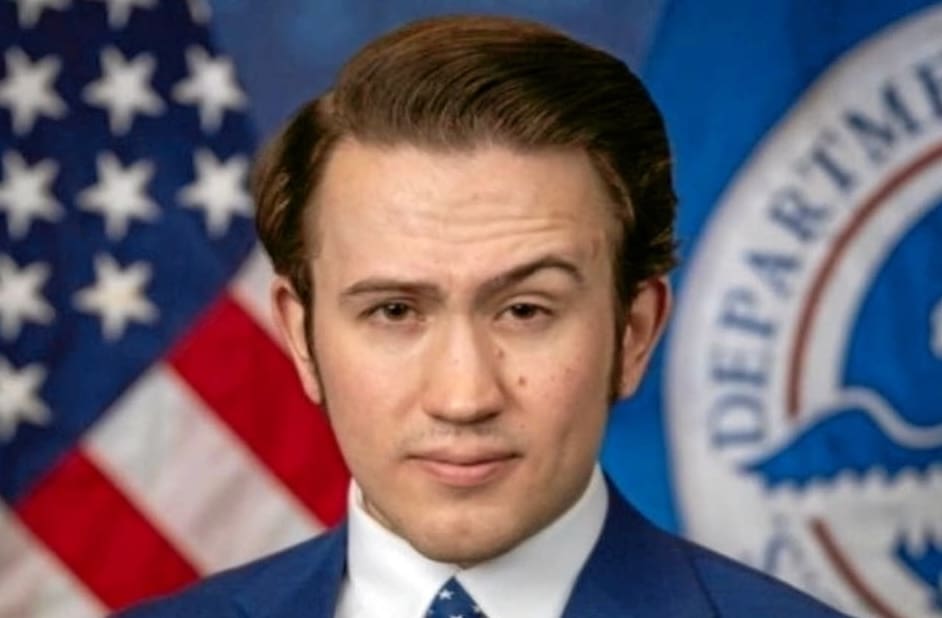 You are currently viewing États-Unis : Trump nomme un jeune diplômé de 22 ans à la tête de la lutte antiterroriste, en pleine crise avec l’Iran