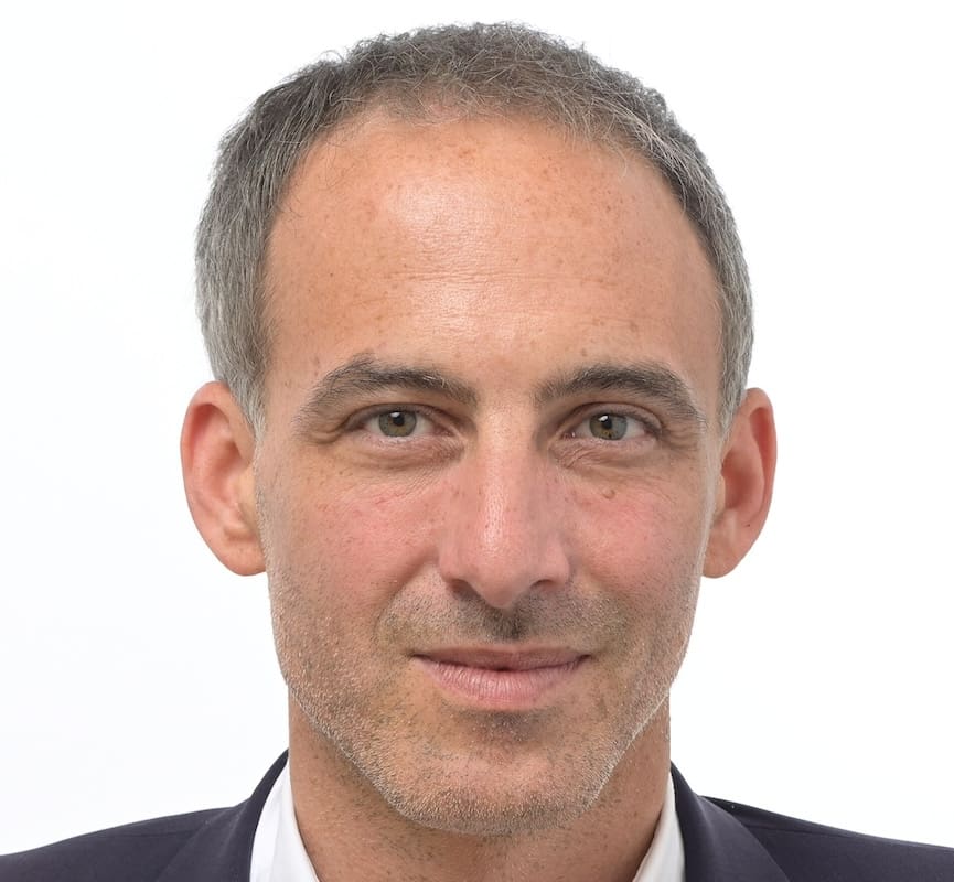 You are currently viewing Glucksmann confronté à la question du conflit d’intérêts : « Elle, c’est elle. Moi, c’est moi »