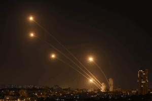 Lire la suite à propos de l’article Israël-Iran : explosions à Téhéran, salves de missiles sur Tel-Aviv… Ce qu’il s’est passé cette nuit