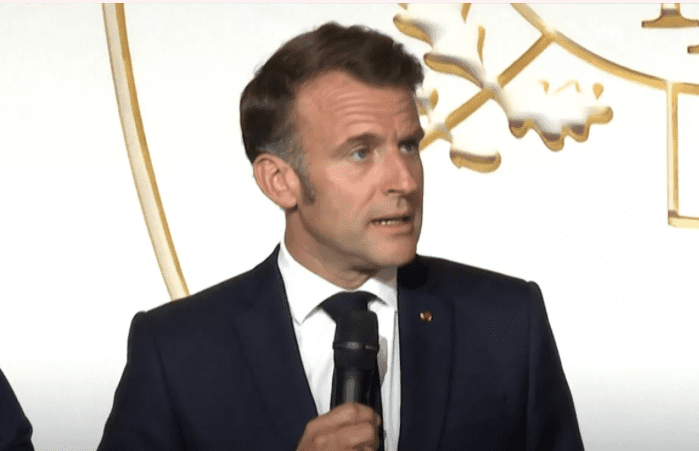 Lire la suite à propos de l’article Macron félicite le PSG après sa victoire historique en Ligue des champions et condamne les violences