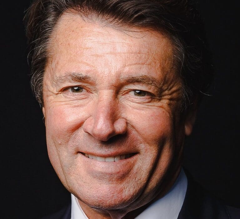 Lire la suite à propos de l’article Nice : Estrosi refuse de retirer le drapeau israélien malgré la sommation du préfet