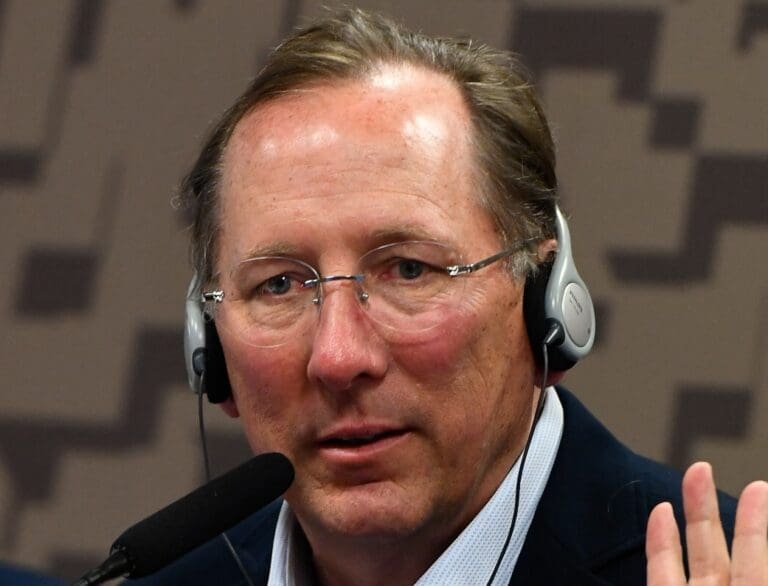 Lire la suite à propos de l’article OL : John Textor cède officiellement la présidence à Michele Kang après l&rsquo;annonce de la relégation en Ligue 2