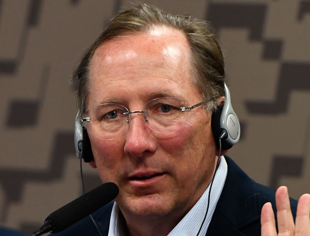 You are currently viewing OL : John Textor cède officiellement la présidence à Michele Kang après l&rsquo;annonce de la relégation en Ligue 2