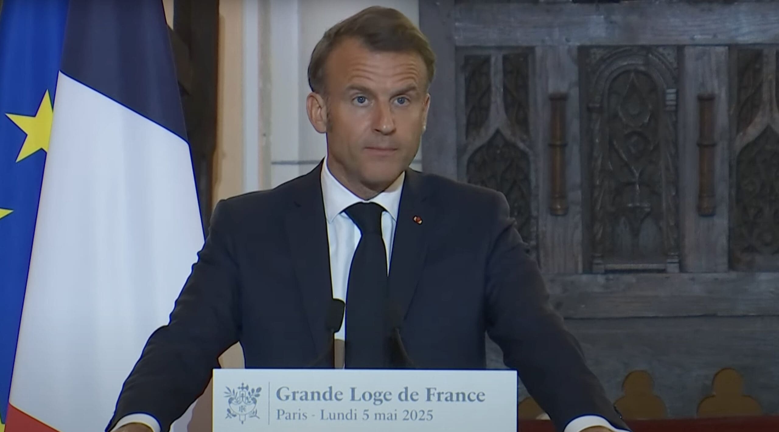 You are currently viewing Paris : Emmanuel Macron célèbre la franc-maçonnerie et la loi de 1905 à la Grande Loge de France