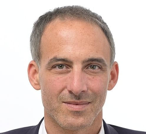 Lire la suite à propos de l’article Présidentielle 2027 : Raphaël Glucksmann dévoile sa vision pour une gauche démocrate, écologiste et pro-européenne