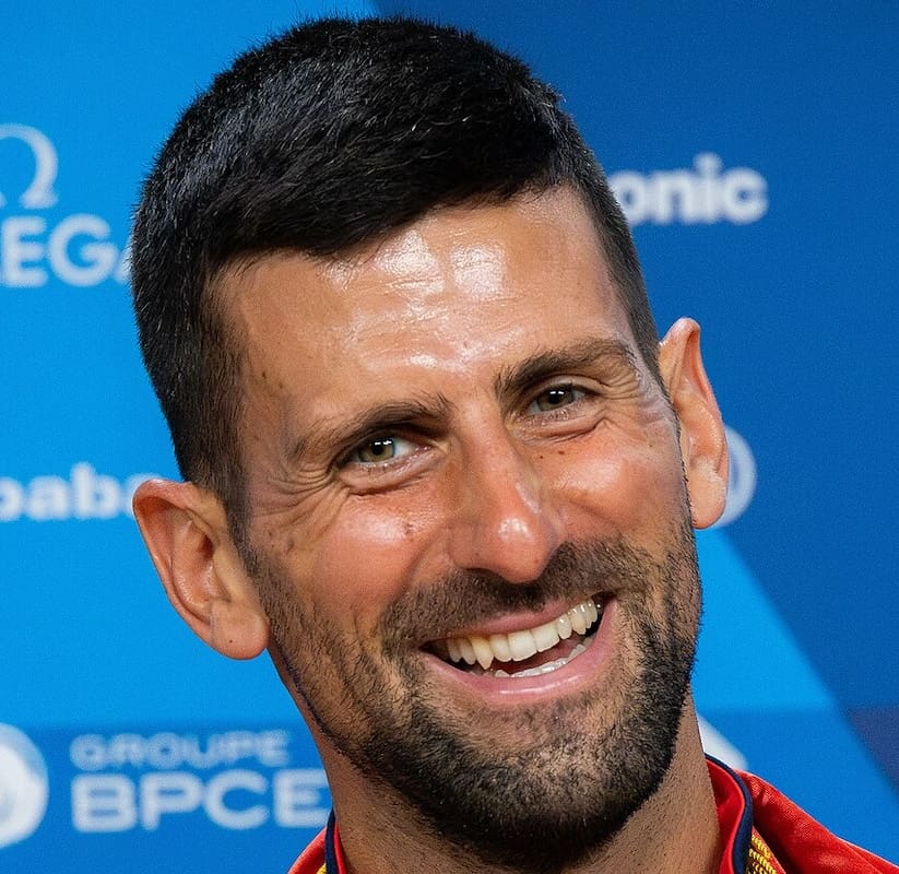 You are currently viewing Roland-Garros 2025 : Djokovic dompte Zverev et s’offre un choc en demi-finale face à Sinner