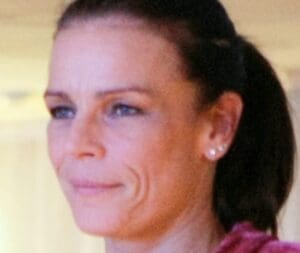 Lire la suite à propos de l’article Stéphanie de Monaco annonce sa retraite à 60 ans : « J’ai bien assez donné »