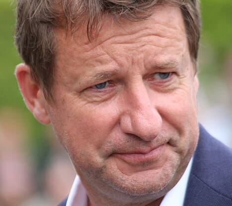 Lire la suite à propos de l’article Yannick Jadot relaxé face à TotalEnergies, accusée de contribuer à la guerre en Ukraine