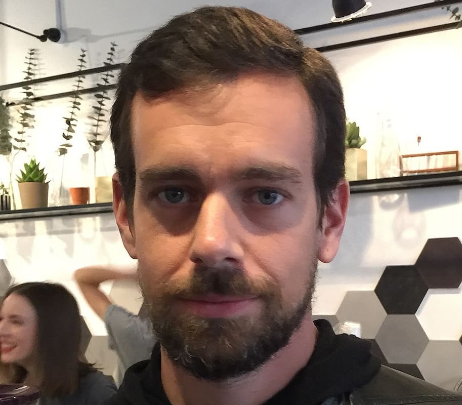 You are currently viewing BitChat : Jack Dorsey lance une messagerie sans Internet pour contourner censure et pannes réseau
