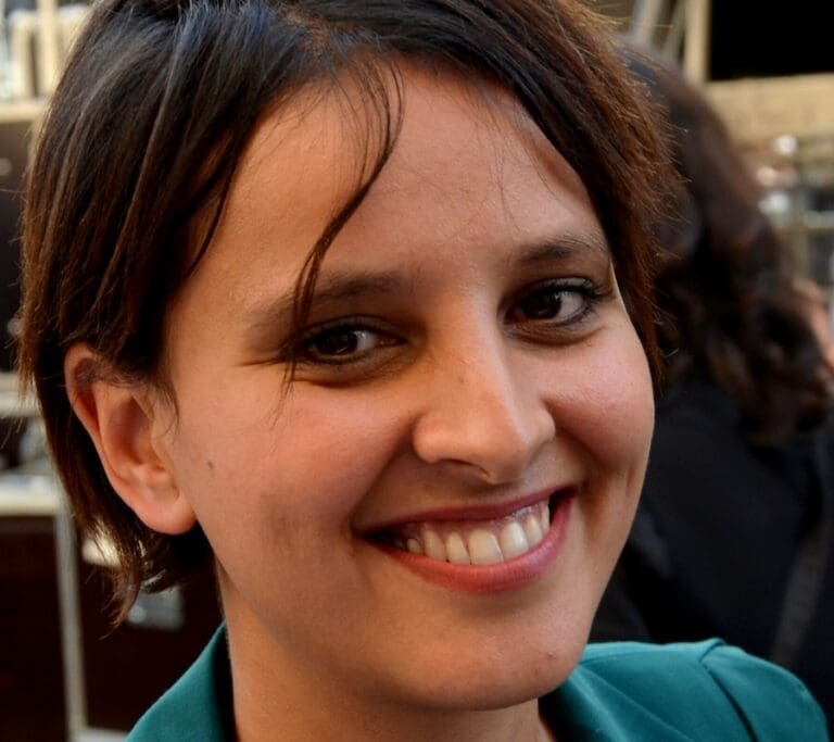 Lire la suite à propos de l’article Cour des comptes : Pierre Moscovici veut nommer Najat Vallaud-Belkacem, François Bayrou négocie pour éviter la censure