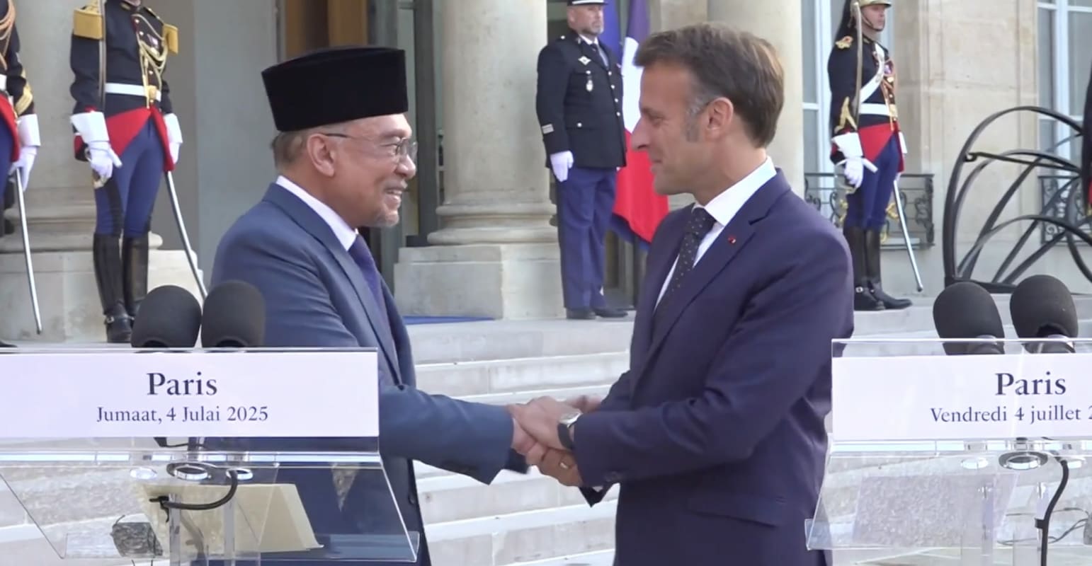 You are currently viewing Diplomatie : Emmanuel Macron et Anwar Ibrahim relancent le partenariat stratégique entre la France et la Malaisie