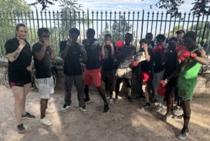 Lire la suite à propos de l’article Lyon : La Boxe populaire Croix Rousse au campement des Chartreux avec Marion Montanari championne multi-boxe