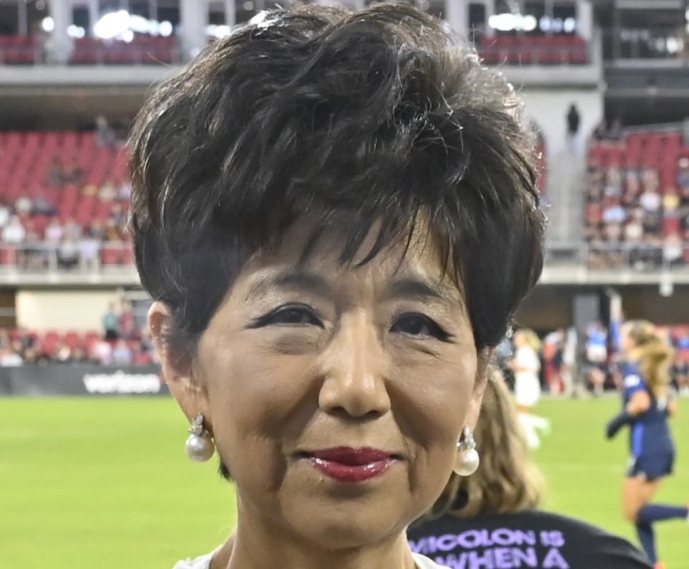 You are currently viewing Lyon : Michele Kang, pionnière féministe et nouvelle présidente de l’OL masculin