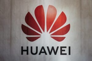 Lire la suite à propos de l’article Rencontres d&rsquo;Aix : Huawei mise sur le « reflexe anti‑Trump » pour séduire patrons et médias