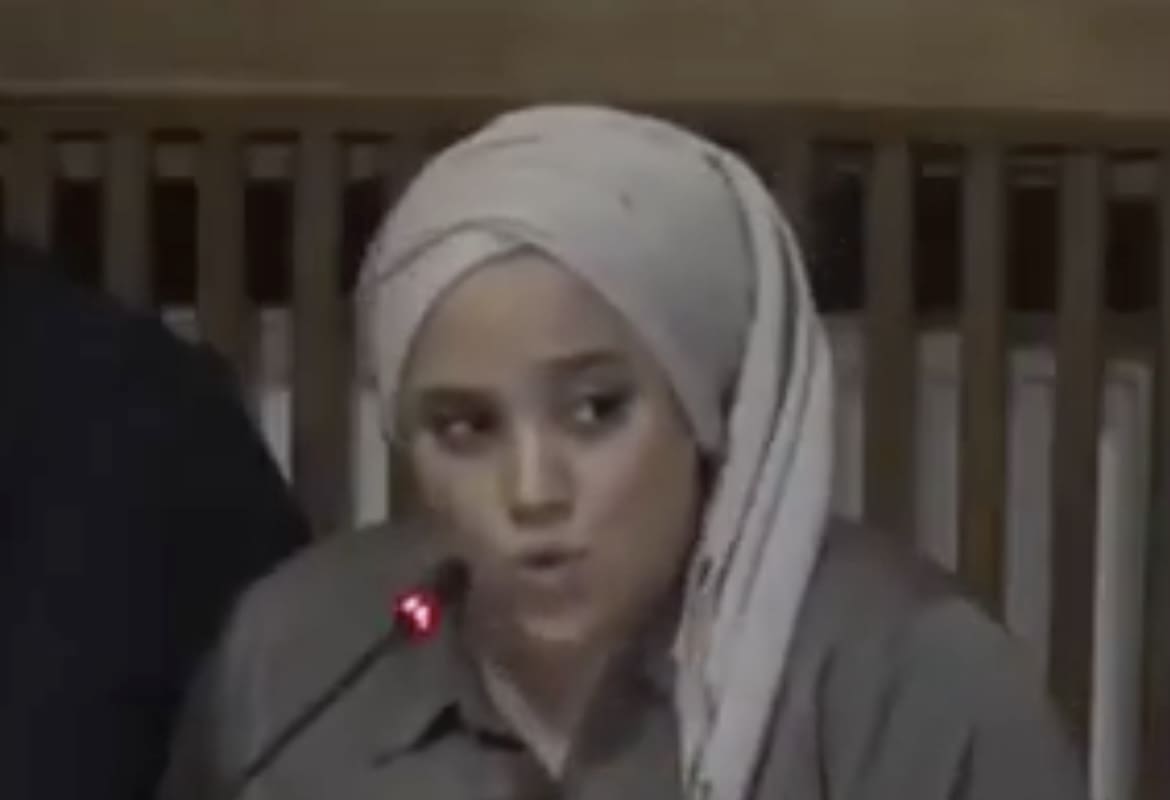 You are currently viewing Belgique : l’échevine de Molenbeek, Saliha Raïss crée la polémique avec son « dégagez » lancé à l’opposition