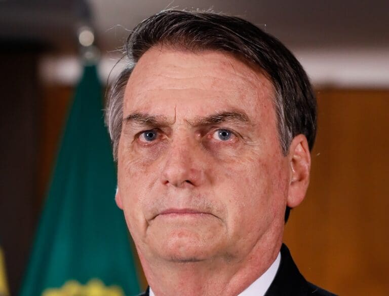 Lire la suite à propos de l’article Brésil : la police recommande l’inculpation de Bolsonaro et de son fils pour coercition