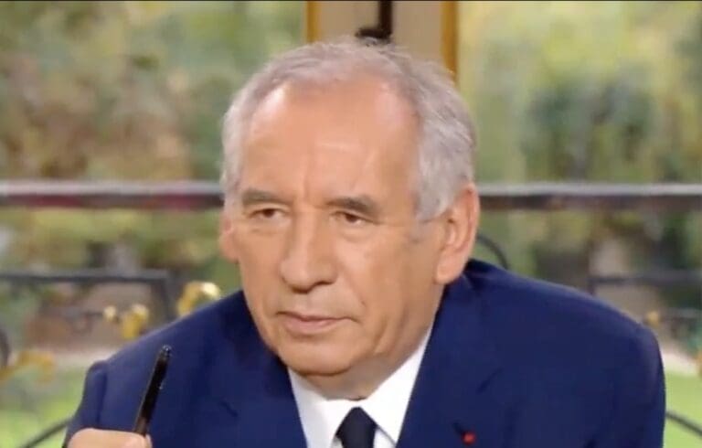 Lire la suite à propos de l’article Budget 2026 : François Bayrou alerte sur une dette « portée sur le dos des plus jeunes »