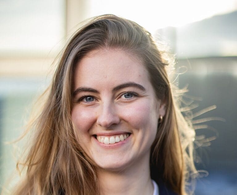 Lire la suite à propos de l’article Apologie du terrorisme : l’eurodéputée LFI Emma Fourreau convoquée par la police judiciaire