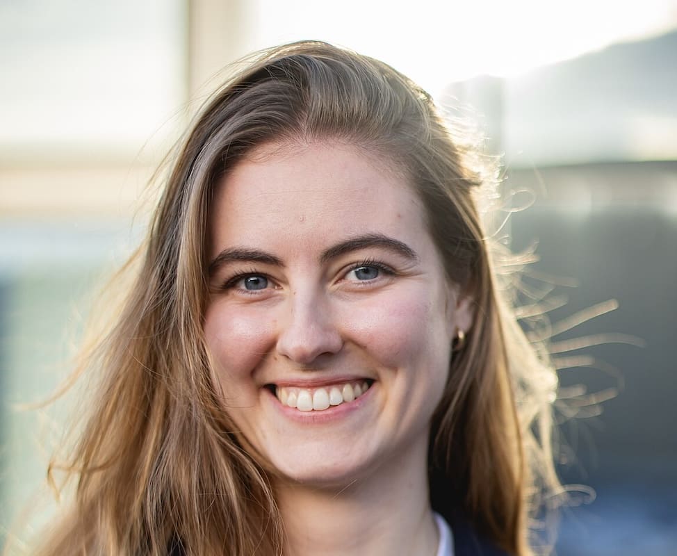 You are currently viewing Apologie du terrorisme : l’eurodéputée LFI Emma Fourreau convoquée par la police judiciaire