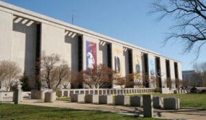 Lire la suite à propos de l’article États-Unis : Trump veut enquêter sur les musées américains accusés de « wokisme »