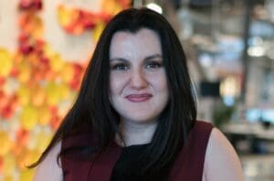 Lire la suite à propos de l’article Fidji Simo : la Française prend officiellement les rênes d’OpenAI aux côtés de Sam Altman