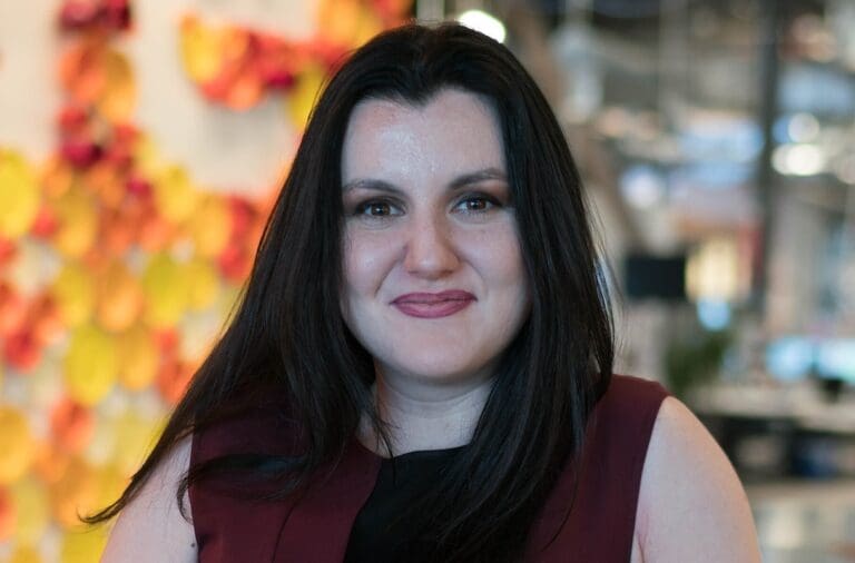 Lire la suite à propos de l’article Fidji Simo : la Française prend officiellement les rênes d’OpenAI aux côtés de Sam Altman