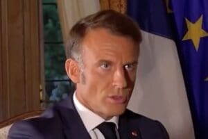 Lire la suite à propos de l’article Macron propose Genève pour une rencontre Zelensky-Poutine, malgré le mandat de la CPI