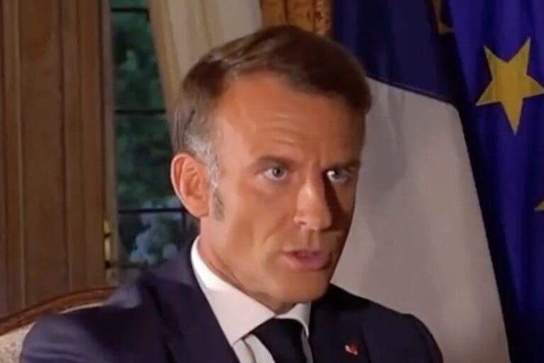 Lire la suite à propos de l’article Macron propose Genève pour une rencontre Zelensky-Poutine, malgré le mandat de la CPI